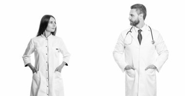 İki doktor tıp hizmetini temsil ediyor. Sağlık sigortası. Sağlık ve ilaç. Tıp doktoru ekibi. Hastanedeki sağlık ve sağlık çalışanları beyazları izole etti. Boşluk afişini kopyala.