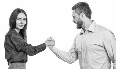 Ofiste karşılaşma. İş rakipleri bilek güreşi yapıyor. Liderlik için rekabet. İş rekabeti. Bilek güreşinde yarışan iki iş adamı beyaza izole edilmiş. Zorlu rekabet.