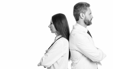 Steteskoplu pratisyen hekim. Tıp, sağlık ve insan konsepti. Hastanede pratisyen hekim. Kendine güvenen pratisyen doktor muayenehanede duruyor. Sağlık hizmetleri pratisyeni.