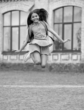 Mutlu bir çocukluk. Okula dönelim. Bilgi günündeki genç kız. Üniversitede eğitim. Kız öğrenci dışarı atlıyor. 1 Eylül. Ders çalışma zamanı. Bilgi ve eğitim. Okul hayatı.