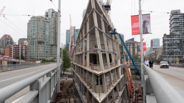 Vancouver, Kanada - 29 Mayıs 2019: İnşaat mimarisi yapım aşamasında. İnşaat alanı. Yapı tasarım mühendisliği. İnşaat alanında inşaat mühendisliği. Mimari bina.