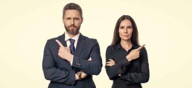 İş arkadaşı olan iş adamları. İş liderliği ve başarı. Lider, liderliği temsil ediyor. Başarılı iş adamları. İşletme lideri beyazları soyutladı. Ofiste iki meslektaşım var. işaret parmağı.