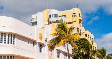 Miami sahilinin modern binası. Okyanus yolculuğu. Ocean Drive 'daki Miami South Beach. Art Deco mimarisi. Mimari bina. Lüks oteller. Art deco mimari bölgesi. Art Deco.