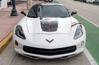 Miami, Florida, ABD - 12 Aralık 2024 Chevrolet Corvette C7 Chevy spor arabası. Chevrolet Corvette C7 tipi lüks bir spor araba. Chevrolet Corvette 'in arabası dışarıda park edilmiş. Chevrolet Corvette, köşeye.