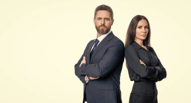 Başarılı iş adamları. İşletme lideri beyazları soyutladı. Ofiste iki meslektaşım var. İş arkadaşı olan iş adamları. İş liderliği ve başarı. Lider, liderliği temsil ediyor. küçük meslektaşım.
