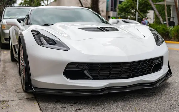 Miami, Florida, ABD - 19 Kasım 2024 Chevrolet Corvette, ön manzara. 2016 Chevrolet Corvette ZO6 Chevy spor araba. Chevrolet Corvette 'in spor arabası. Chevy Corvette ZO6 'nın arabası..