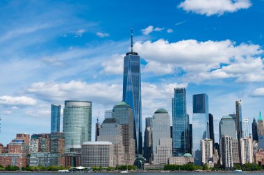 New York, New York Birleşik Devletleri. Manhattan 'ın ortasındaki New York şehrinin ufuk çizgisi. ABD, New York, New York, Manhattan. Amerikan finans başkenti. Aşağı Manhattan silueti. New Jersey 'den New York. Şehir merkezinde.