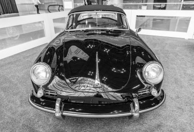 New York City, ABD - 27 Mart 2024: 1962 Porsche 356 üstü açılabilir araç Manhattan 'daki Uluslararası Otomobil Fuarı' nda..