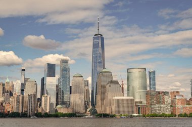 New York, New York Birleşik Devletleri. Manhattan 'ın ortasındaki New York şehrinin ufuk çizgisi. ABD, New York, New York, Manhattan. Amerikan finans başkenti. Aşağı Manhattan silueti. Brooklyn 'den New York. Şehir merkezinde.