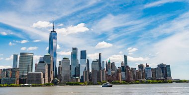 New York, New York Birleşik Devletleri. Manhattan 'ın ortasındaki New York şehrinin ufuk çizgisi. ABD, New York, New York, Manhattan. Amerikan finans başkenti. Aşağı Manhattan silueti. New Jersey 'den New York. Şehir merkezinde.