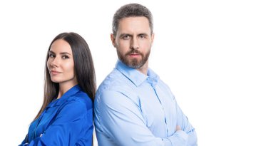 Ofiste iki meslektaşım var. İş arkadaşı olan iş adamları. İş liderliği ve başarı. Lider, liderliği temsil ediyor. Başarılı iş adamları. İşletme lideri beyazları soyutladı. Boşluğu kopyala.