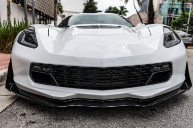 Miami, Florida, ABD - 19 Kasım 2024 Chevrolet Corvette, ön manzara. 2016 Chevrolet Corvette ZO6 Chevy spor araba. Chevrolet Corvette 'in spor arabası. Chevy Corvette ZO6 'nın arabası..
