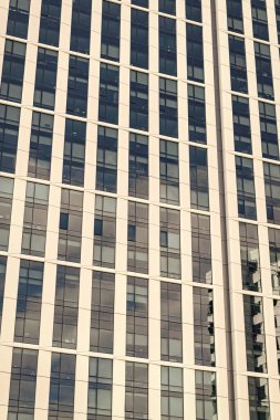 Cam bina. Mimari detay. Mimarinin arka planı. Modern cam arka plan. Cam ön plan. Mimarlık. Ön cephe mimarisi. Bina arka planı. İş Ofisi.