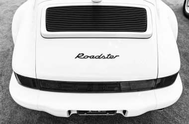 New York City, ABD - 27 Mart 2024: 1992 Porsche 911 964 üstü açılabilir araç Manhattan 'daki Uluslararası Otomobil Fuarı' nda,.