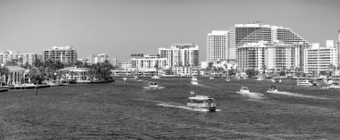Fort Lauderdale, Florida, ABD - 25 Mart 2023 Yaz tatilinde Fort Lauderdale turist kıyı şeridi manzarası.
