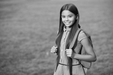 Ders çalışma zamanı. Bilgi ve eğitim. Okul eğitimi. Öğrenci hayatı. Genç kız okula geri döndü. Bilgi toplama günü. Üniversitede eğitim. Dışarıdaki kız öğrenci. 1 Eylül. Boşluğu kopyala.