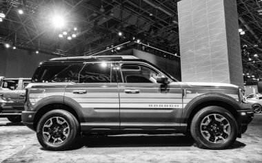 New York City, ABD - 27 Mart 2024 Ford Bronco Spor Serbest Tekerlekli Araç New York Uluslararası Otomobil Fuarı, yan görüş.