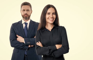 Başarılı ortaklık. İş ekibi başarısı. İş ortağı beyazla izole edilmiş. Takım elbiseli iki iş adamı. İş ekibi çalışması ve işbirliği. Ortaklık kavramı. Ortak takımı. seçici odak.
