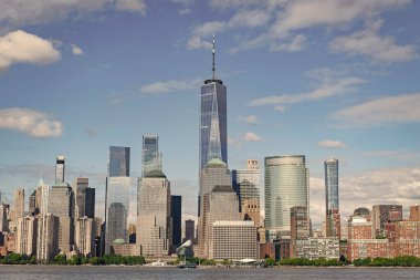 Manhattan güzel silueti, New York, Birleşik Devletler. New York City, Manhattan Skyline ile Hudson Nehri üzerinde, New York City, ABD New York şehrinin Manhattan şehir merkezindeki ufuk çizgisi