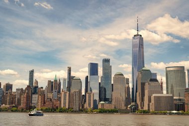 New York, Birleşik Devletler. Manhattan 'ın ortasındaki New York şehrinin silüeti. ABD, New York, New York, Manhattan. Aşağı Manhattan silueti. New Jersey 'den New York. Manhattan şehir merkezi. Amerikan finans merkezi