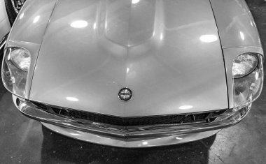 New York City, ABD - 27 Mart 2024: Nissan Fairlady Z, Datsun 280Z veya S130 eski araba New York Uluslararası Otomobil Fuarı, üst görünüm.