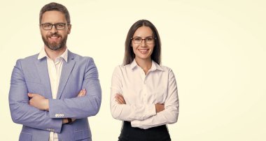 İş liderliği ve başarı. Lider, liderliği temsil ediyor. Başarılı iş adamları. İşletme lideri beyazları soyutladı. Ofisteki iş arkadaşları. İş arkadaşı olan iş adamları. Boşluk afişini kopyala.