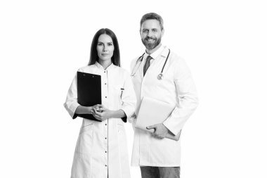 Doktor dahiliyecisi beyaz pano ile izole edilmiş. Hemşireye reçete yazan doktor. Reçeteli. İlaç ve sağlık sigortası. Hastanedeki doktor. Doktorun reçetesi var. Hastane çizelgesi.