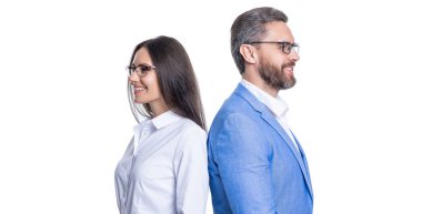 Resmi giyimli iş adamları. İş arkadaşım beyazları soyutladı. İki iş adamı birlikte çalışırlar. Başarılı iş arkadaşı. Meslektaşlar arasındaki iş ilişkileri. İleri bak..