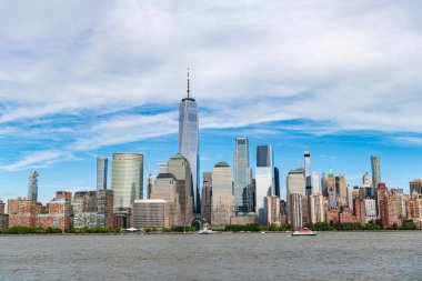 New York, Birleşik Devletler. Manhattan 'ın ortasındaki New York şehrinin silüeti. ABD, New York, New York, Manhattan. Aşağı Manhattan silueti. New Jersey 'den New York. Manhattan şehir merkezi. Amerikan finans merkezi