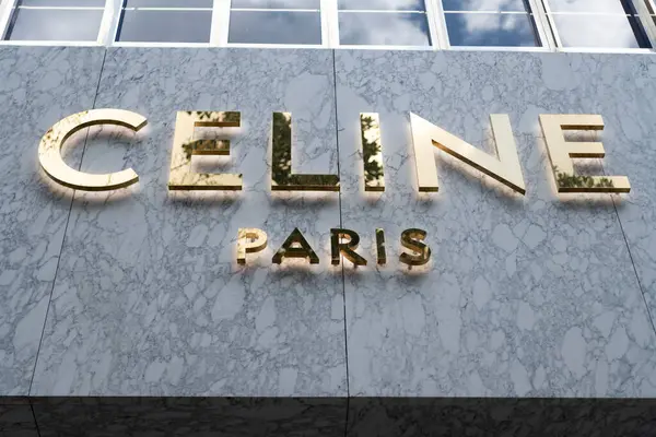 Miami, Florida, ABD - 16 Şubat 2025: Celine Paris marka logo. Celine Paris adında bir moda aksesuarı markası. Logotype şirketi Celine Paris.