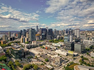 Uzay iğnesinin hava manzarası. Panorama Havalimanı Seattle şehir manzarası. Amerikan modern Seattle bölgesi. Metropolis şehir manzarasının mimarisiyim. Gökdelenli Seattle manzarası.