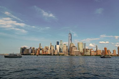 New York, Birleşik Devletler. Manhattan 'ın ortasındaki New York şehrinin silüeti. ABD, New York, New York, Manhattan. Aşağı Manhattan silueti. New Jersey 'den New York. Manhattan şehir merkezi. Amerikan finans merkezi