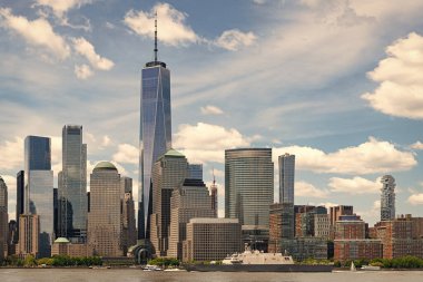 New York, Birleşik Devletler. Manhattan 'ın ortasındaki New York şehrinin silüeti. ABD, New York, New York, Manhattan. Aşağı Manhattan silueti. New Jersey 'den New York. Manhattan şehir merkezi. Amerikan finans merkezi