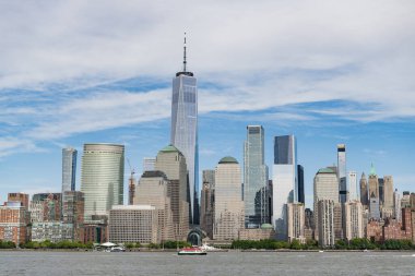 New York finans bölgesi manzarası Paulus Kanca İskelesi Jersey City, New Jersey 'de. New York, ABD. Manhattan, New York, New York, New York, Skyline. New York 'taki Lower Manhattan ve One World Trade Center, New Jersey Panoramic view on Manhattan