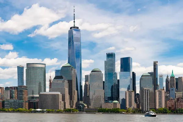 New York şehir mimarisi. New York şehri metropolü. ABD 'de New York' ta. New York sokaklarında. Aşağı Manhattan silueti. New Jersey 'den New York. Manhattan şehir merkezi..