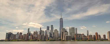 New York City, Manhattan Skyline ile Hudson Nehri üzerinde, New York, ABD NYC, New York. Kentsel Gökdelenler ABD ile New York City New York Skyline.