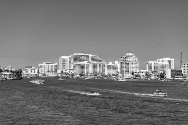 Fort Lauderdale, Florida, ABD - 25 Mart 2023 Yaz tatilinde Fort Lauderdale turist kıyısı manzarası.