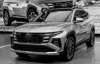 New York City, ABD - 27 Mart 2024: 2025 Hyundai Tucson modern araba New York Uluslararası Otomobil Fuarı, köşe manzara.