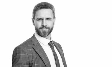 Girişimcinin başarısı. Ofis müdürü. İşadamı beyazdan izole edilmiş. Takım elbiseli bir iş adamı. İspanyol işadamı. İş adamı portresi. Başarılı bir iş. Hissedar değeri.