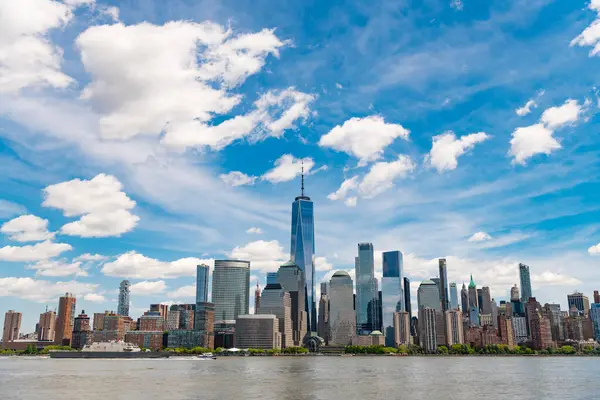 Manhattan güzel silueti, New York, Birleşik Devletler. New York City, Manhattan Skyline ile Hudson Nehri üzerinde, New York City, ABD New York şehrinin Manhattan şehir merkezindeki ufuk çizgisi