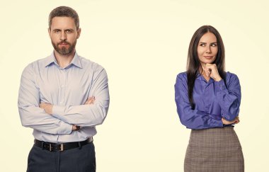 İş projesinde çalışan iş adamları. Yeni bir iş projesinde işbirliği yapıyorum. Beyazlar üzerinde izole iş adamları. Ofiste toplantı yaparken iş adamları birlikte. ofis arkadaşı.