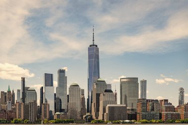 Manhattan güzel silueti, New York, Birleşik Devletler. New York City, Manhattan Skyline ile Hudson Nehri üzerinde, New York City, ABD New York şehrinin Manhattan şehir merkezindeki ufuk çizgisi