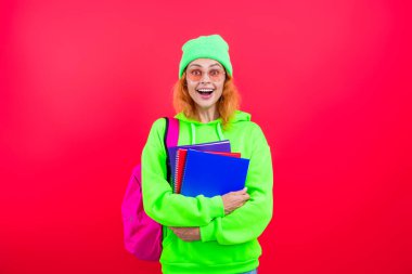 Bilgi toplama günü. Üniversitede eğitim. Pembe üzerine izole kadın. 1 Eylül. Bilgi ve eğitim. Okul eğitimi. Öğrenci hayatı. Üniversitedeki kadın öğrenci. Okula dönelim. Öğrenci Konseyi.