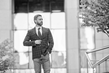 Üst düzey yönetici, politikacı. Takım elbiseli zengin adam. Dışarıda başarılı bir iş adamı. İş görüşmesinden önce şehirde başarılı bir iş adamı. İş adamının iş başarısı. Takım elbiseli bir iş adamı. Reklam..