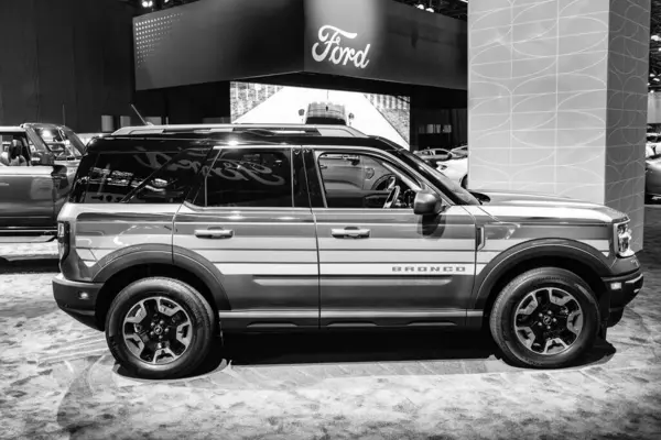 New York City, ABD - 27 Mart 2024 Ford Bronco Spor Serbest Tekerlekli Araç Aracı New York Uluslararası Otomobil Fuarı, yan görüş.