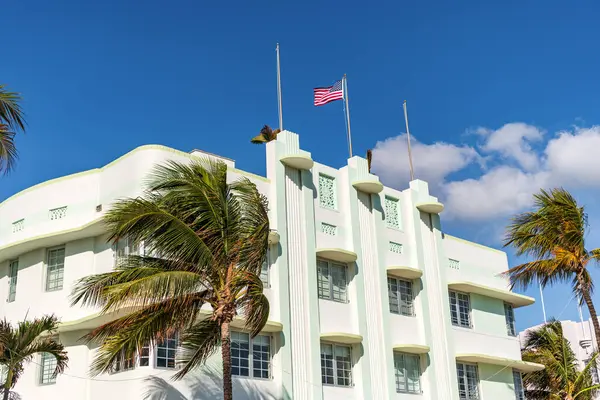 Art Deco. Miami sahilinin modern binası. Okyanus yolculuğu. Ocean Drive 'daki Miami South Beach. Art Deco mimarisi. Mimari bina. Art deco mimari bölgesi.