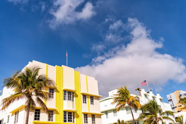 Mimari bina. Art deco mimari bölgesi. Art Deco. Miami sahilinin modern binası. Okyanus yolculuğu. Ocean Drive 'daki Miami South Beach. Art Deco mimarisi. Güney Sahili.