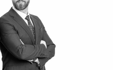 İşadamı beyazdan izole edilmiş. Patron ya da çalışan. Kendine güvenen bir iş adamı. Profesyonel başarılı CEO. Liderlik. Hırslı bir iş uzmanı. Takım elbiseli bir iş adamı. Kırpılmış görünüm.