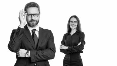 Başarılı bir ortaklık. İş ekibi başarısı. İş adamlarının başarısı için reklam. Finansal açıdan başarılı bir anlaşma. Takım elbiseli iş adamları. İş başarısı beyazda izole edildi. Alan reklamını kopyala.