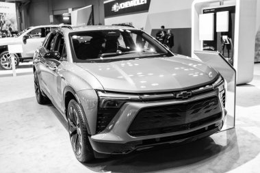 New York City, ABD - 27 Mart 2024 Chevrolet Blazer EV RS elektrikli araç New York Uluslararası Otomobil Fuarı, köşe görünümü.